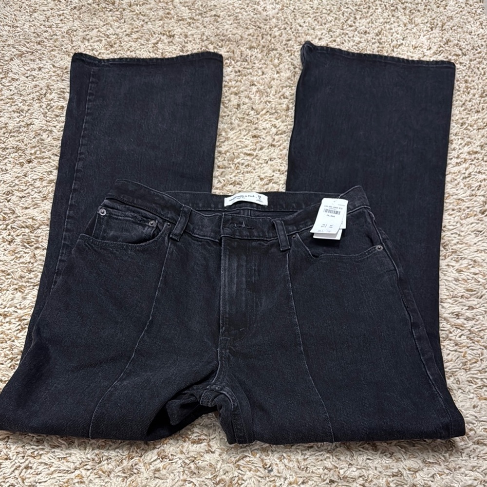 NWT. Abercrombie & Fitch Women's Black Flare High rise. Size 28L/6L